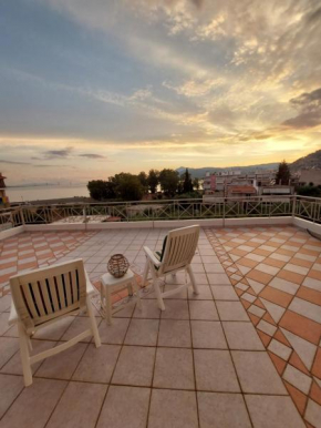 Near Nafpaktos' Gribovo beach, luxurious penthouse